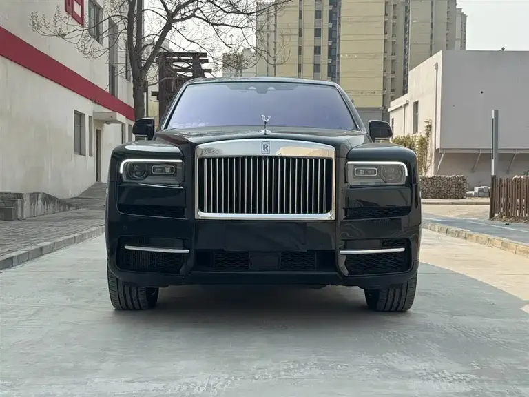 Rolls-Royce Cullinan 4-seat