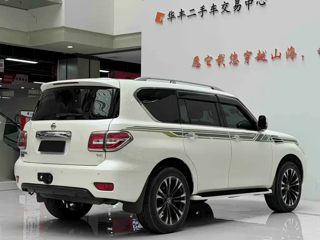 Patrol 途乐Y62 2017款 4.0 L 中东版
