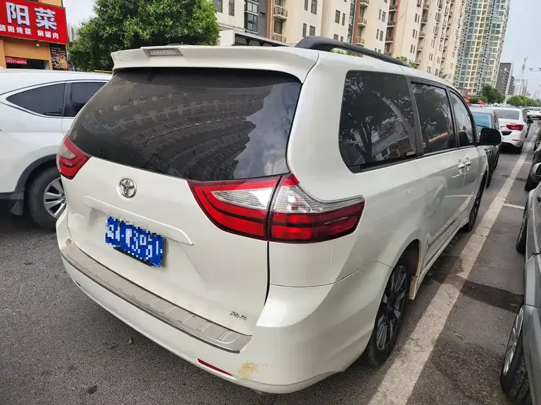 Toyota SIENNA 3.5 L US Spec
