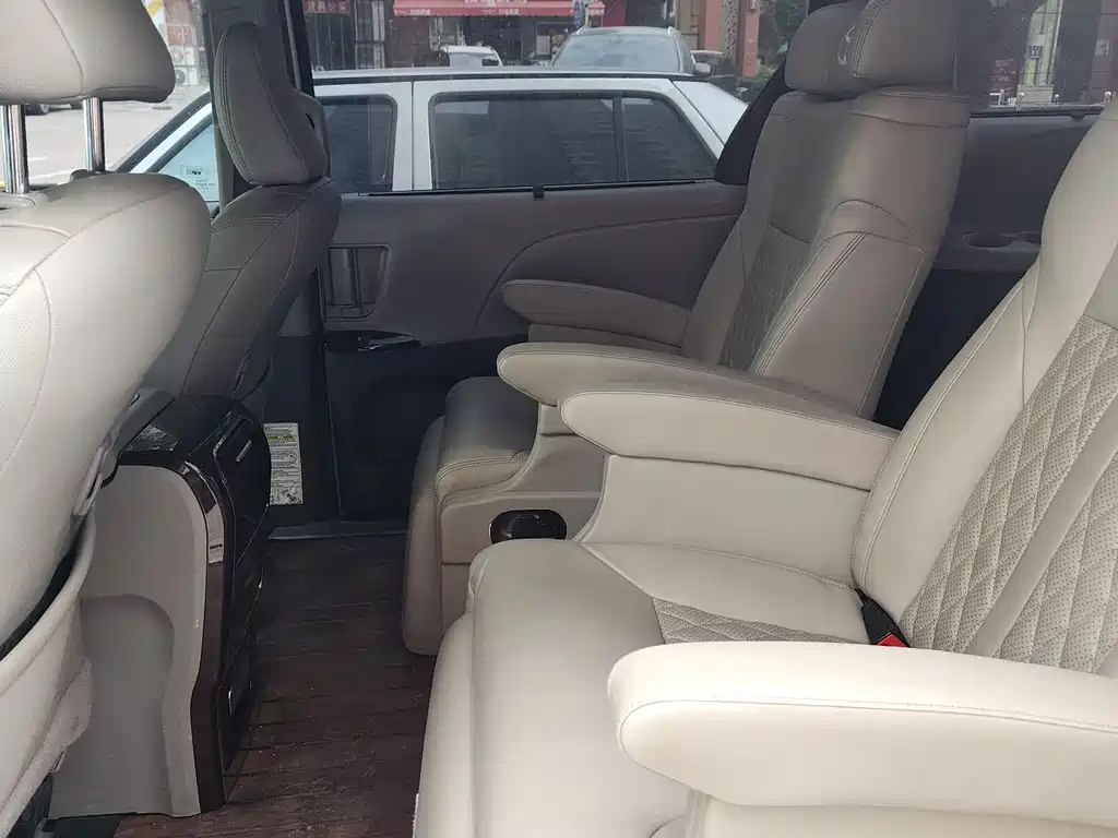 SIENNA 3.5 L US Spec