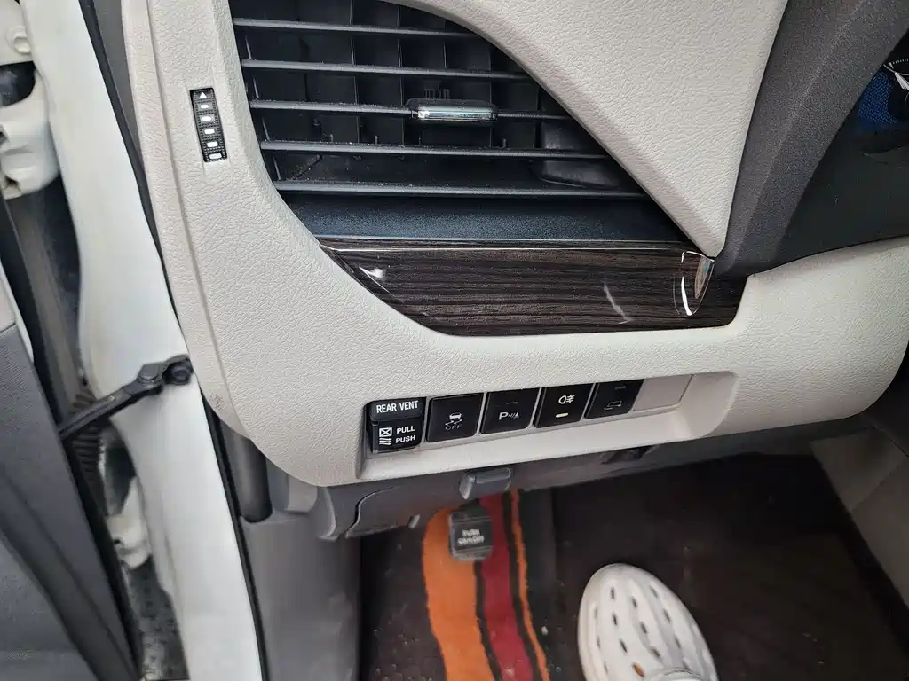 SIENNA 3.5 L US Spec