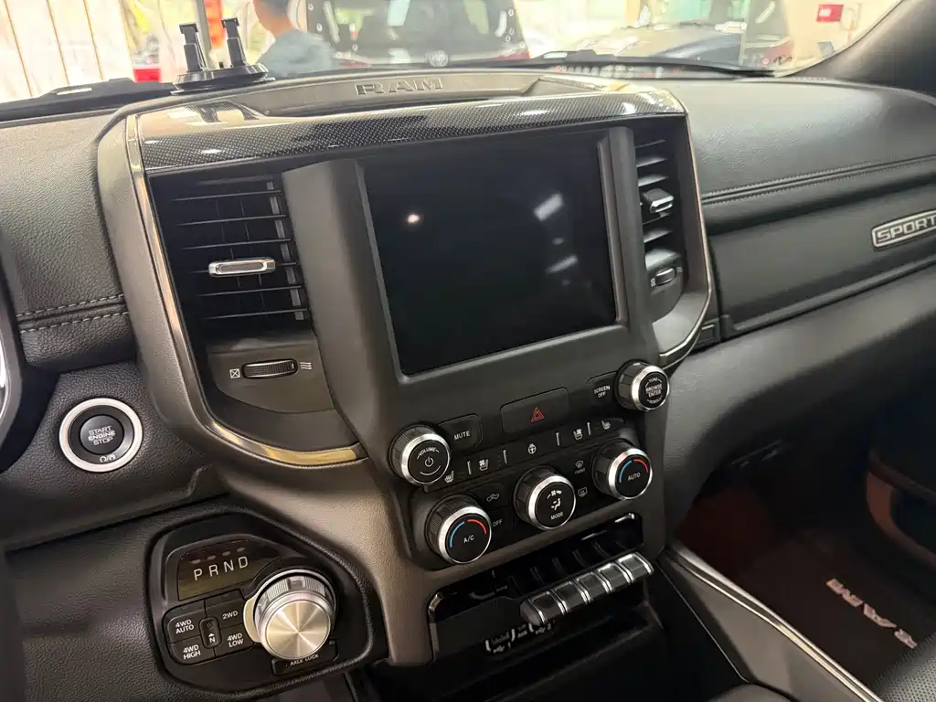 RAM Trucks RAM Trucks 2020款 5.7 L 运动版