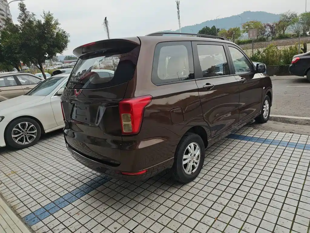 Wuling Hongguang 1.5 L S Comfort CN-VI LAR