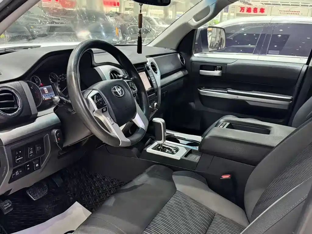 Tundra 坦途 2016款 5.7 L 自动
