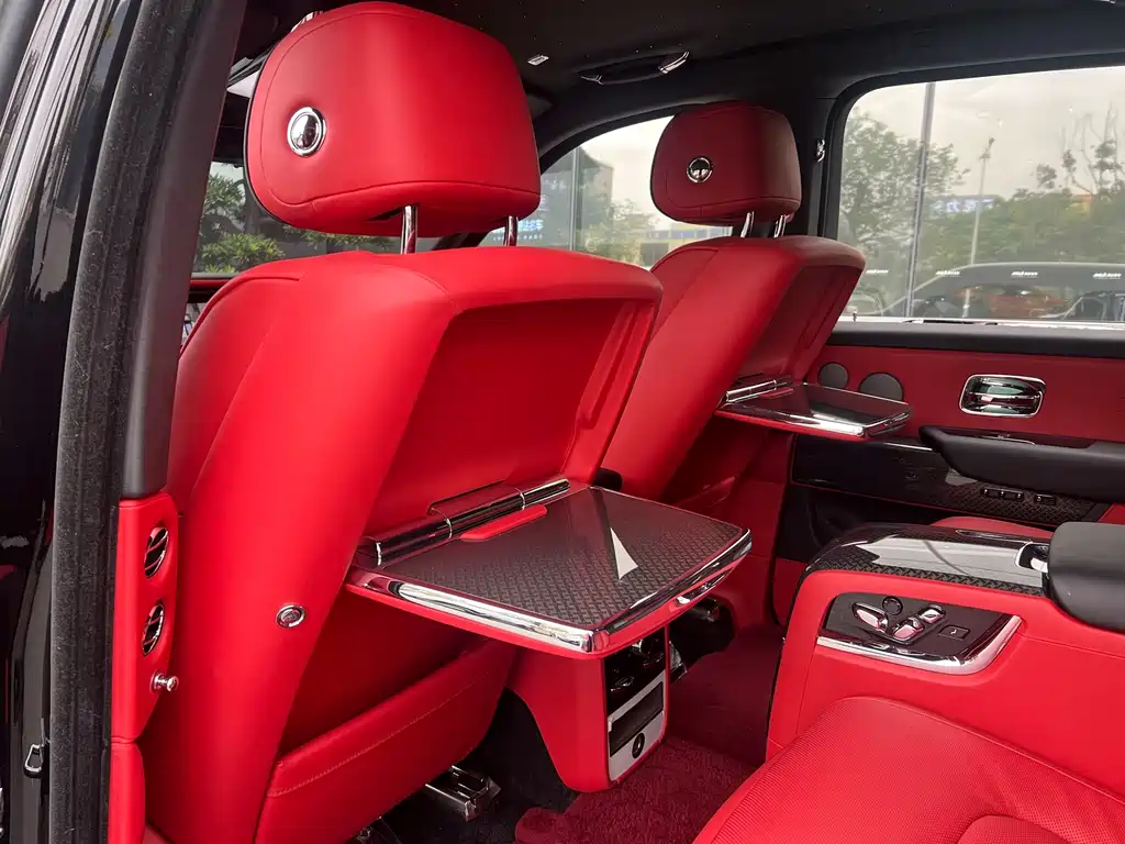 Cullinan Black Badge