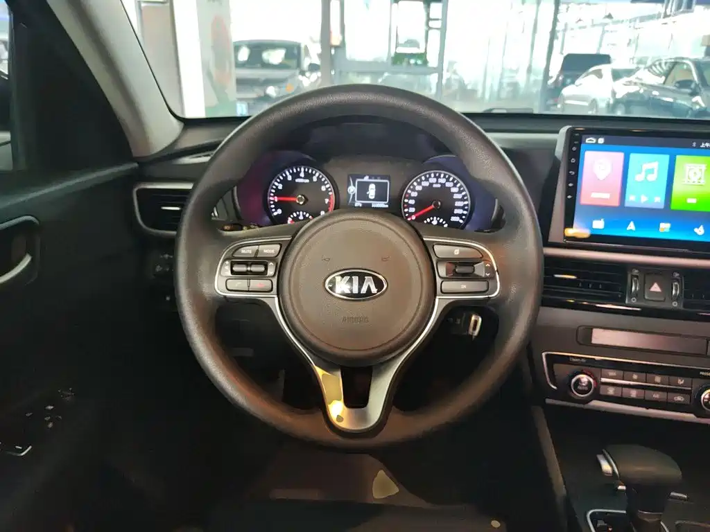 Kia K5 2.0 L Auto GL