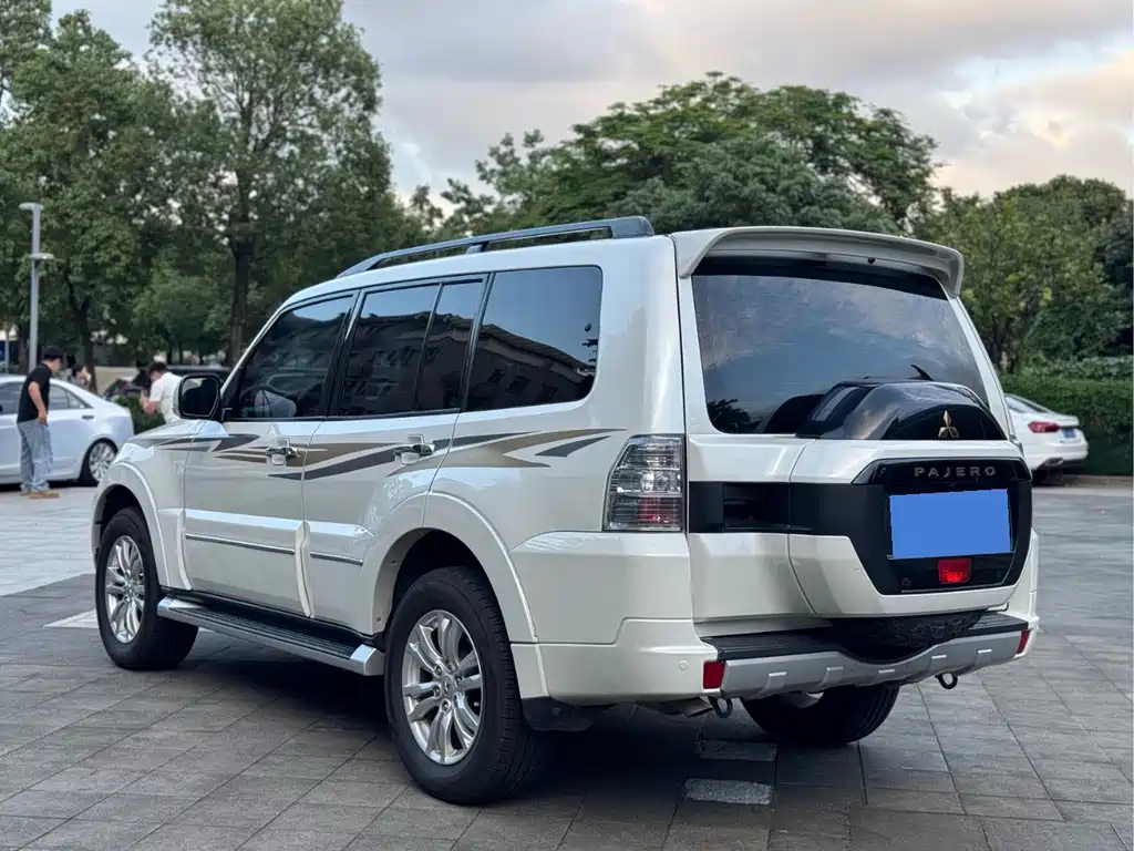 Pajero (Import) 3.8 L Middle East