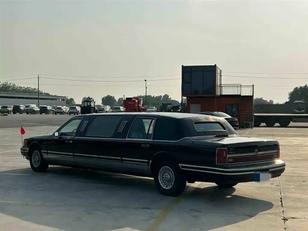 City 城市 1994款 5.0 L 加长礼宾车