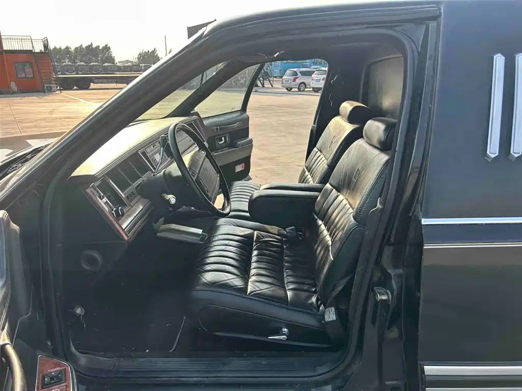 City 城市 1994款 5.0 L 加长礼宾车