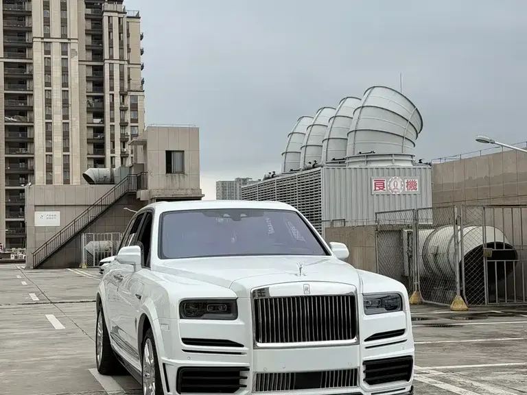 Rolls-Royce Cullinan 5-seat