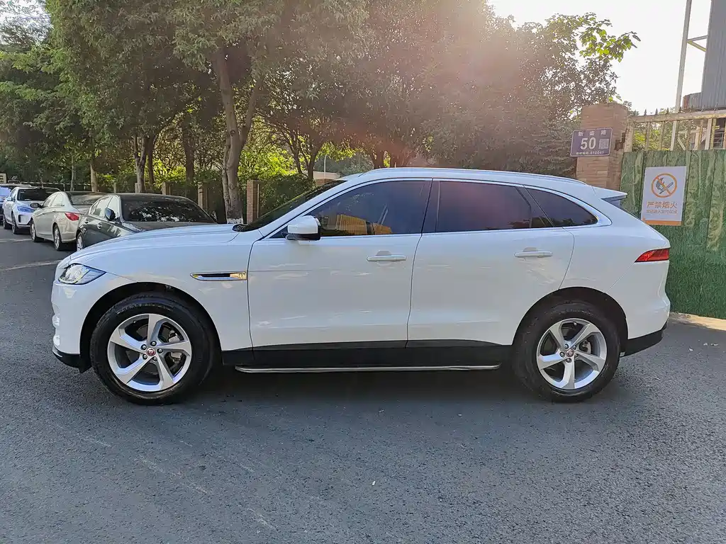 Jaguar F-PACE 2.0 T Urban Premium