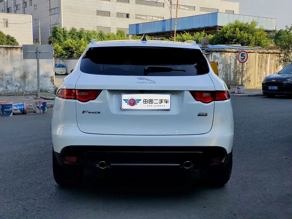Jaguar F-PACE 2.0 T Urban Premium