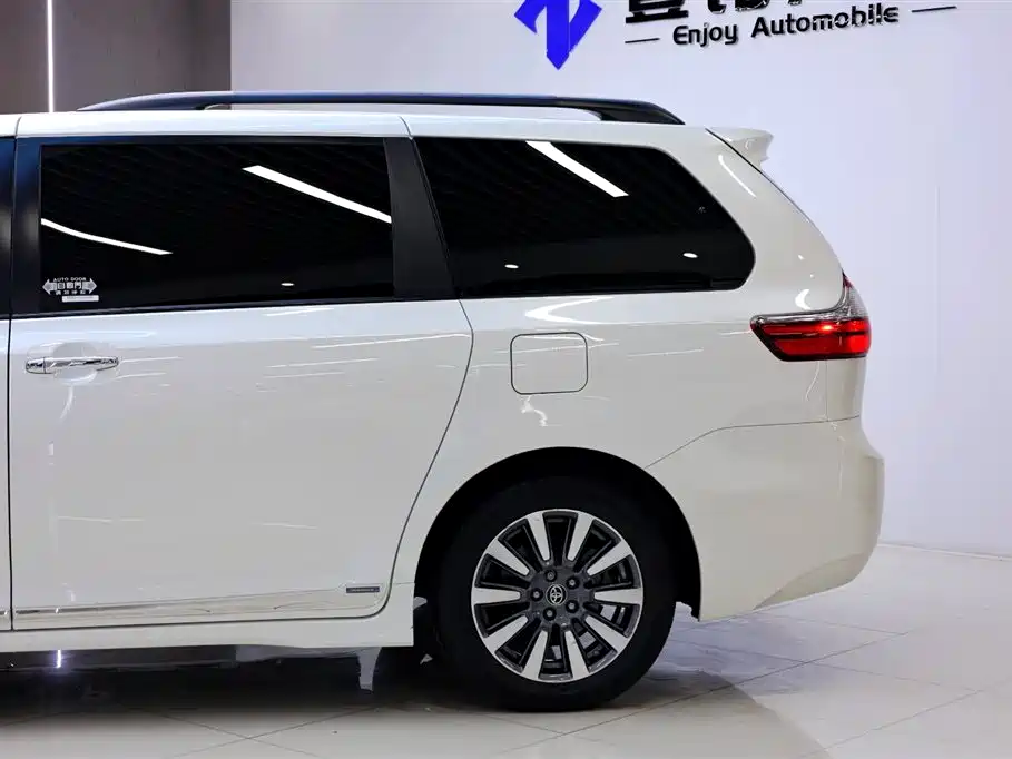 SIENNA 3.5 L Auto