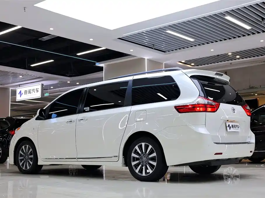 SIENNA 3.5 L Auto