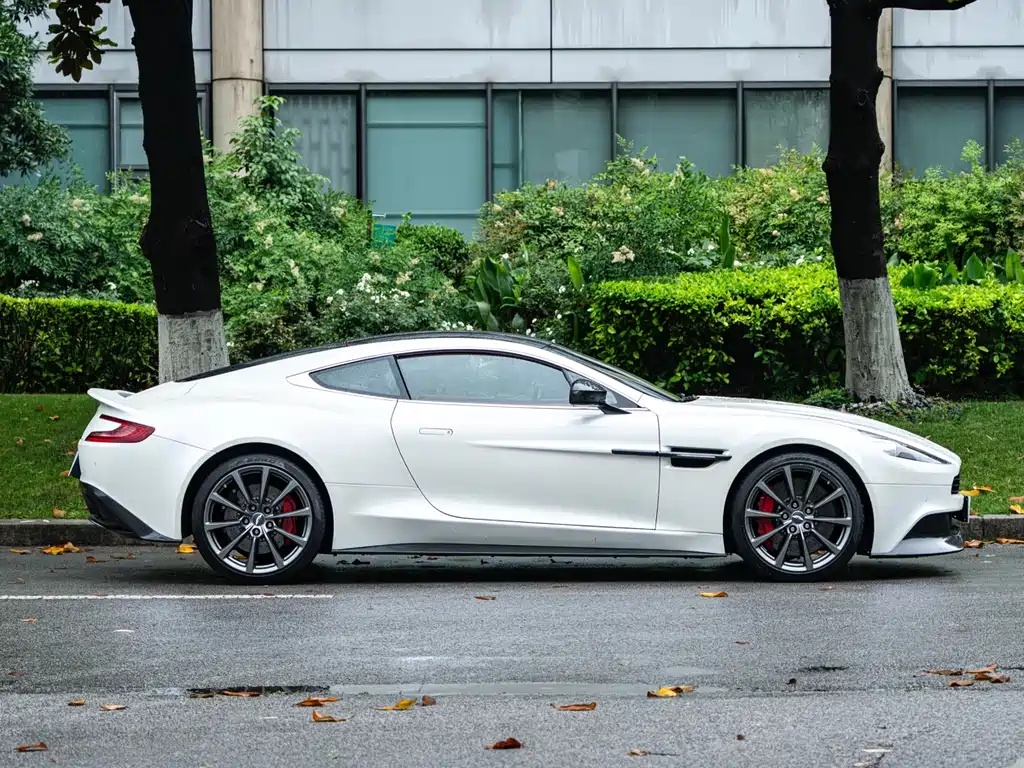 Vanquish Vanquish 2013款 6.0 L 标准型