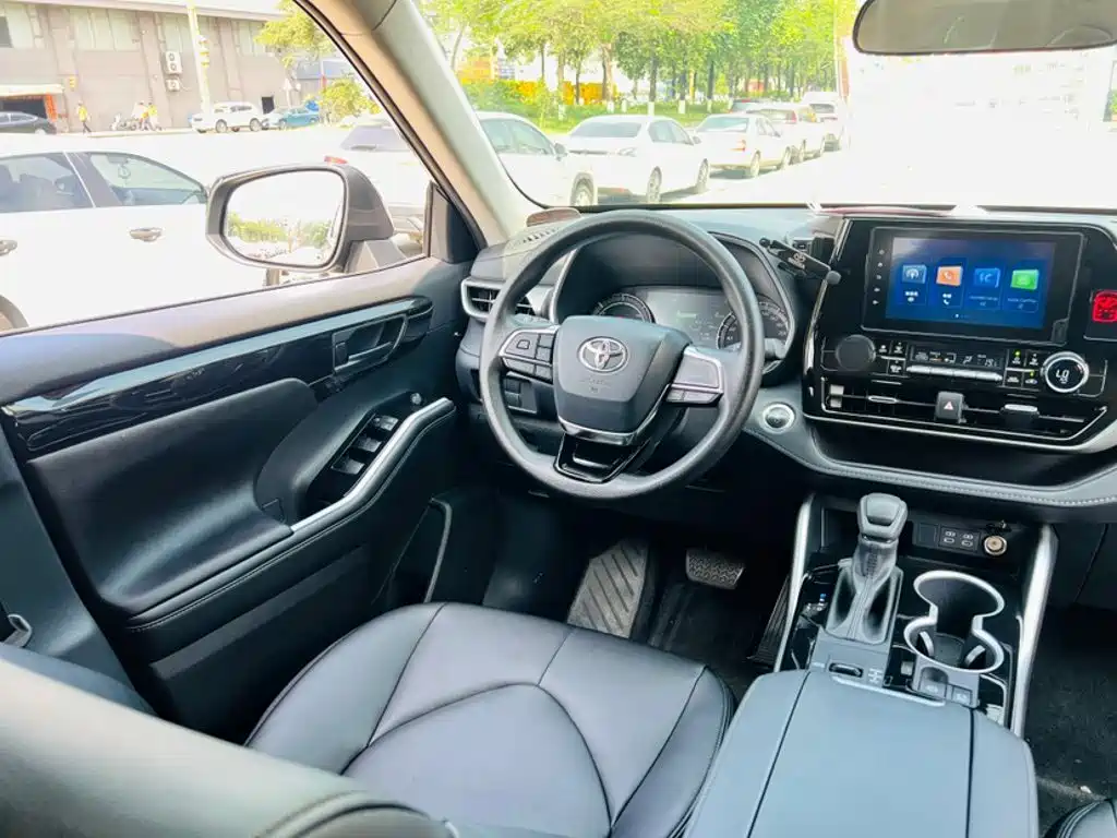 Highlander 汉兰达 2023款 2.5 L智能电混双擎两驱精英版 7座