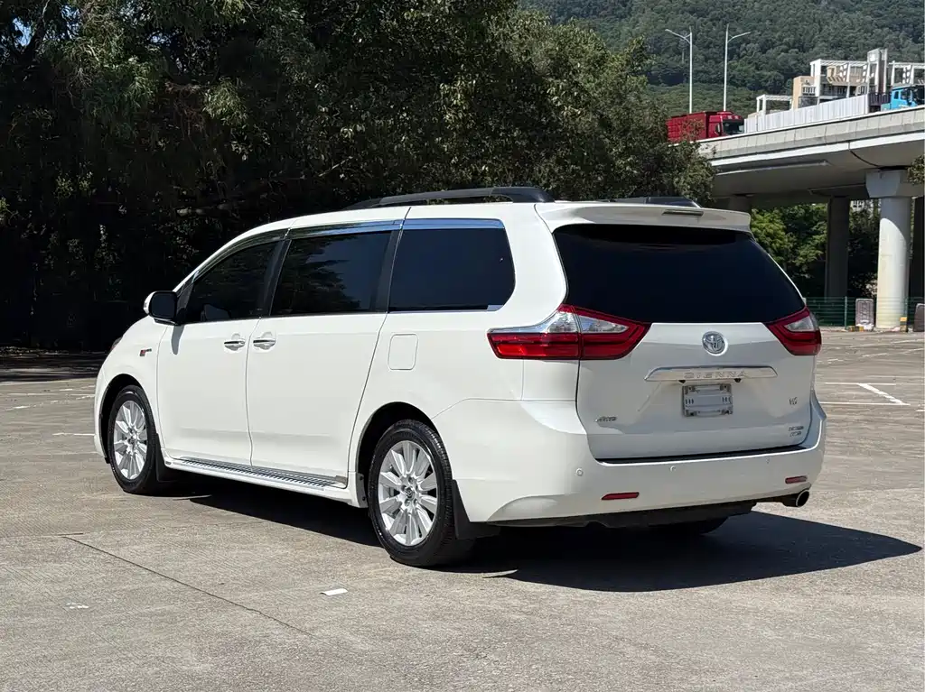 SIENNA 3.5 L Auto