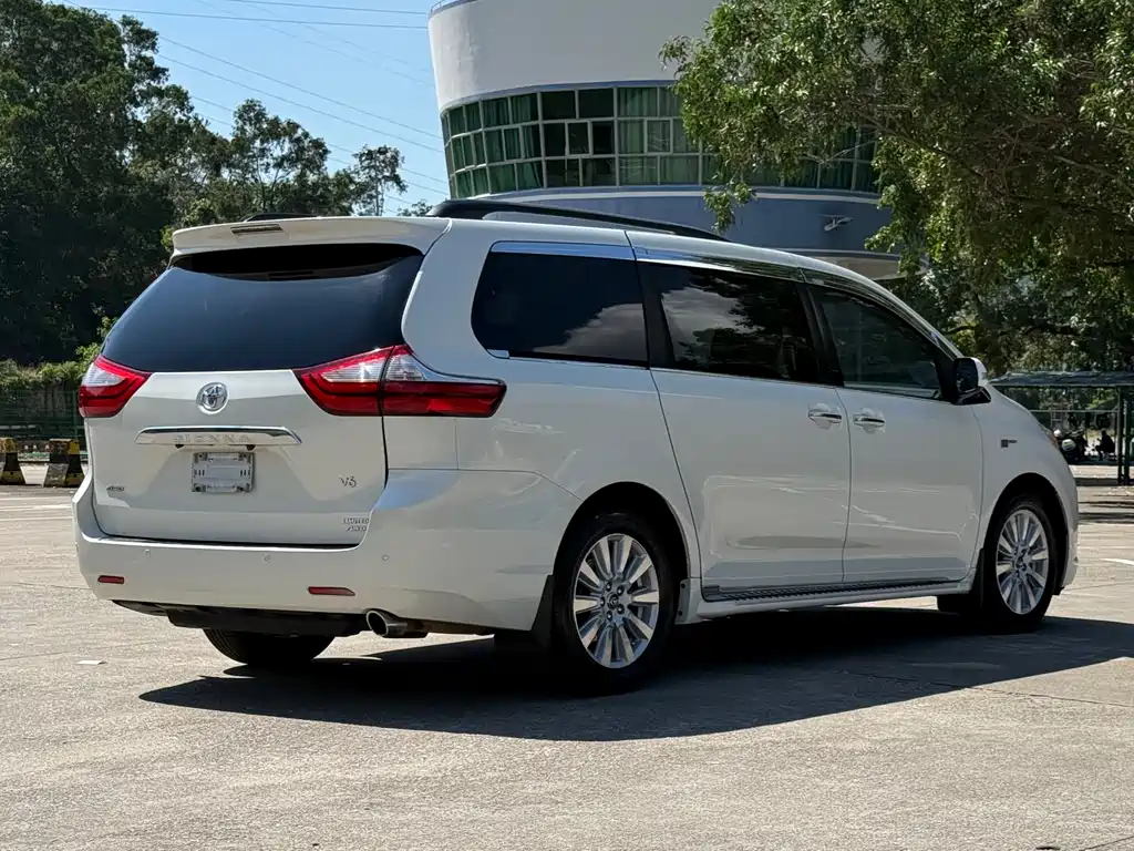SIENNA 3.5 L Auto