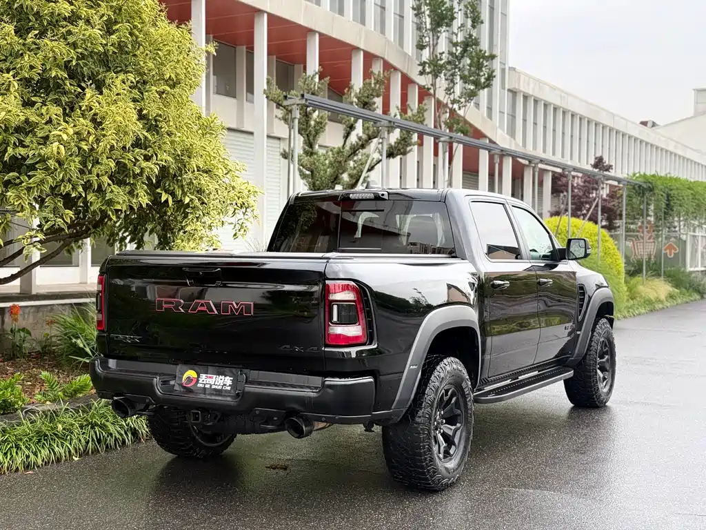 RAM Trucks 6.2 L Auto