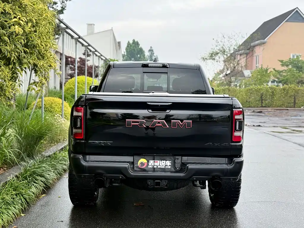RAM Trucks 6.2 L Auto