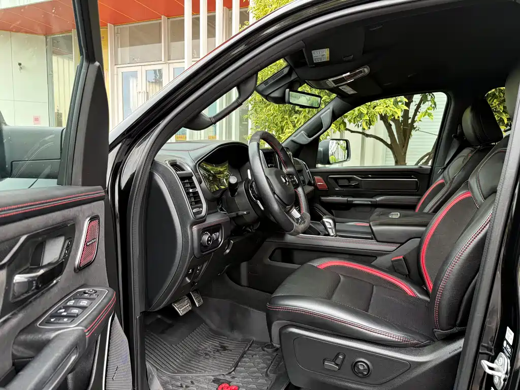 RAM Trucks 6.2 L Auto