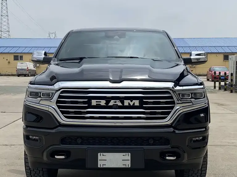 RAM Trucks 5.7 L Auto