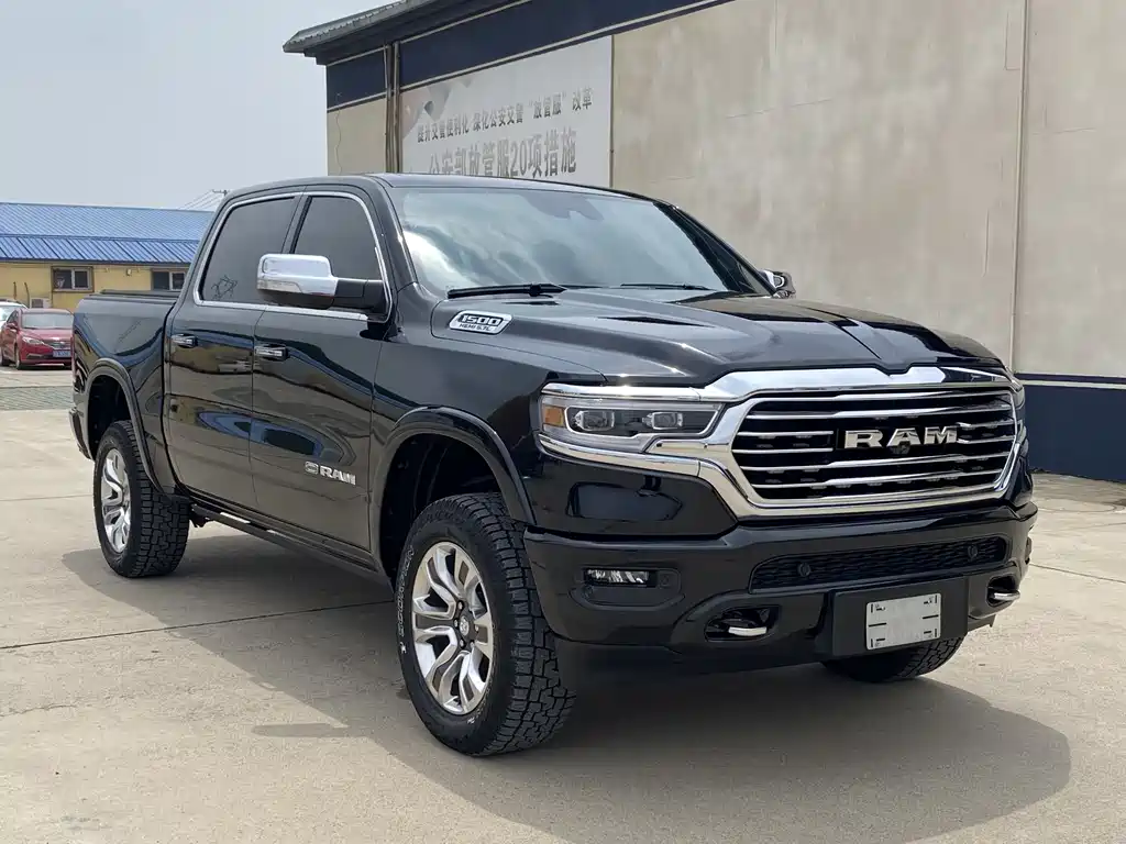 RAM Trucks 5.7 L Auto