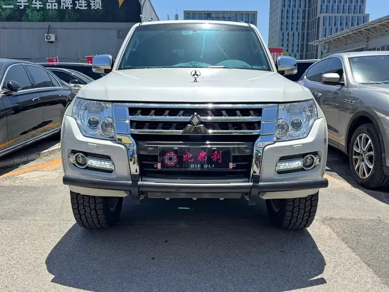 Mitsubishi Pajero (Import) 3.8 L Auto
