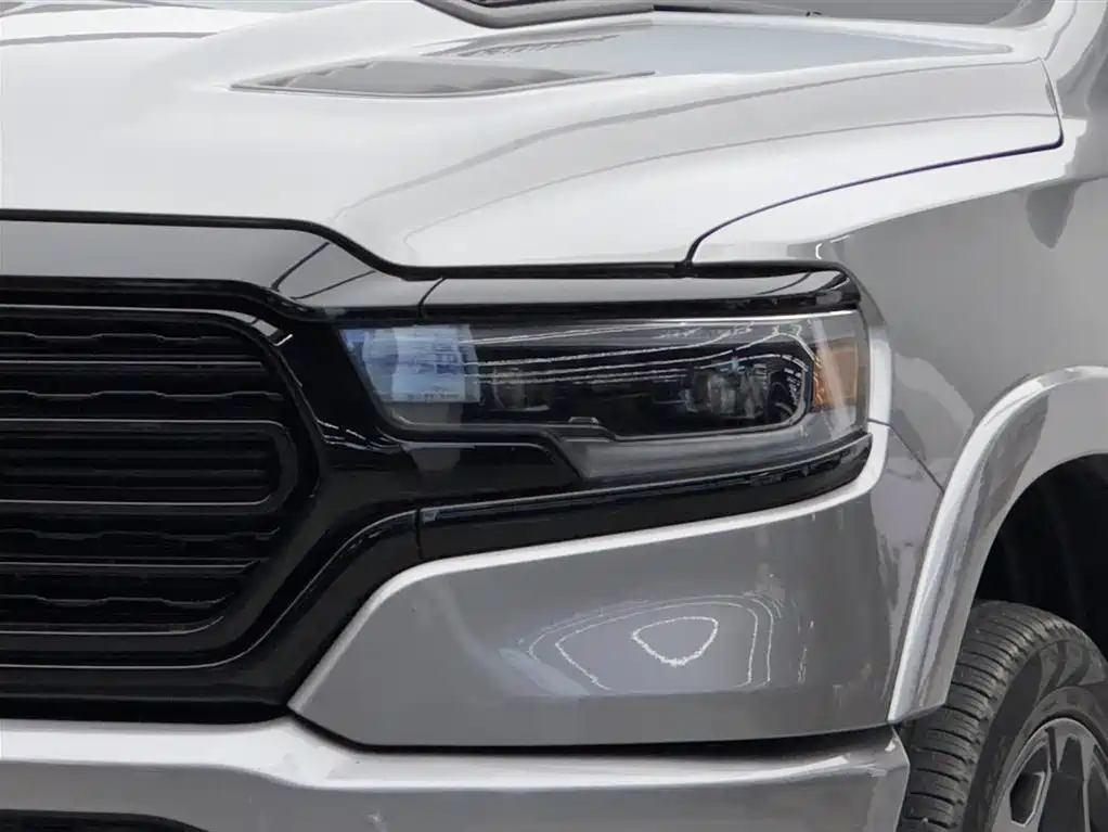 RAM Trucks 5.7 L Auto