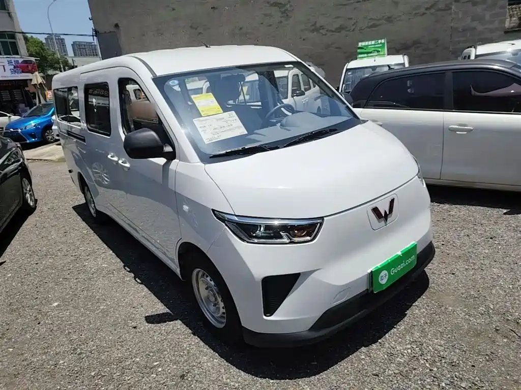 Wuling Yangguang 五菱扬光 2025款 400 km 客车版舒适型