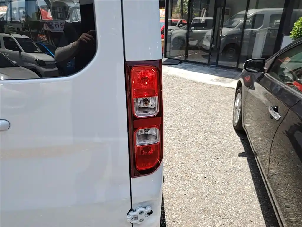 Wuling Yangguang 五菱扬光 2025款 400 km 客车版舒适型