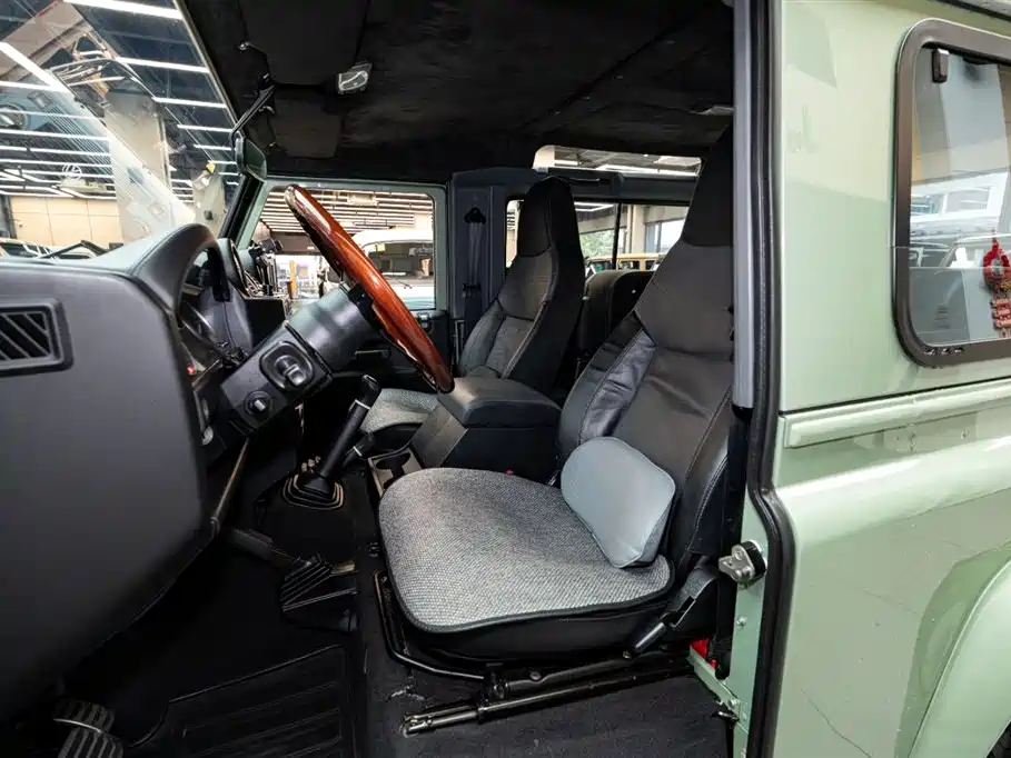 Land Rover Defender Land Rover Defender 2.2 T Diesel EU Spec