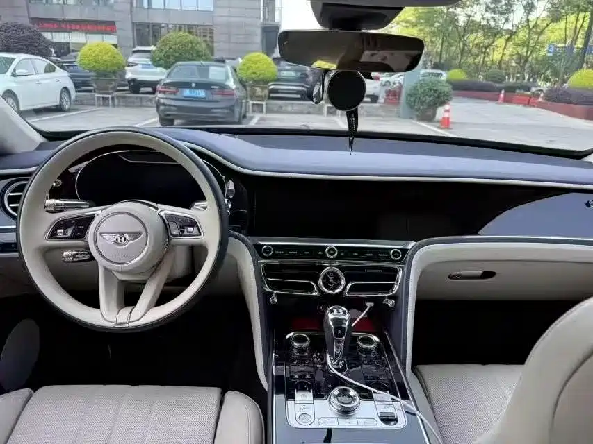 Flying Spur V8 Edition 8