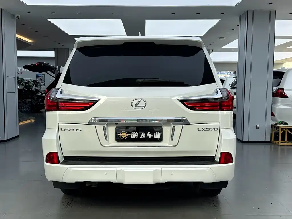 Lexus LX 570 Canada Spec
