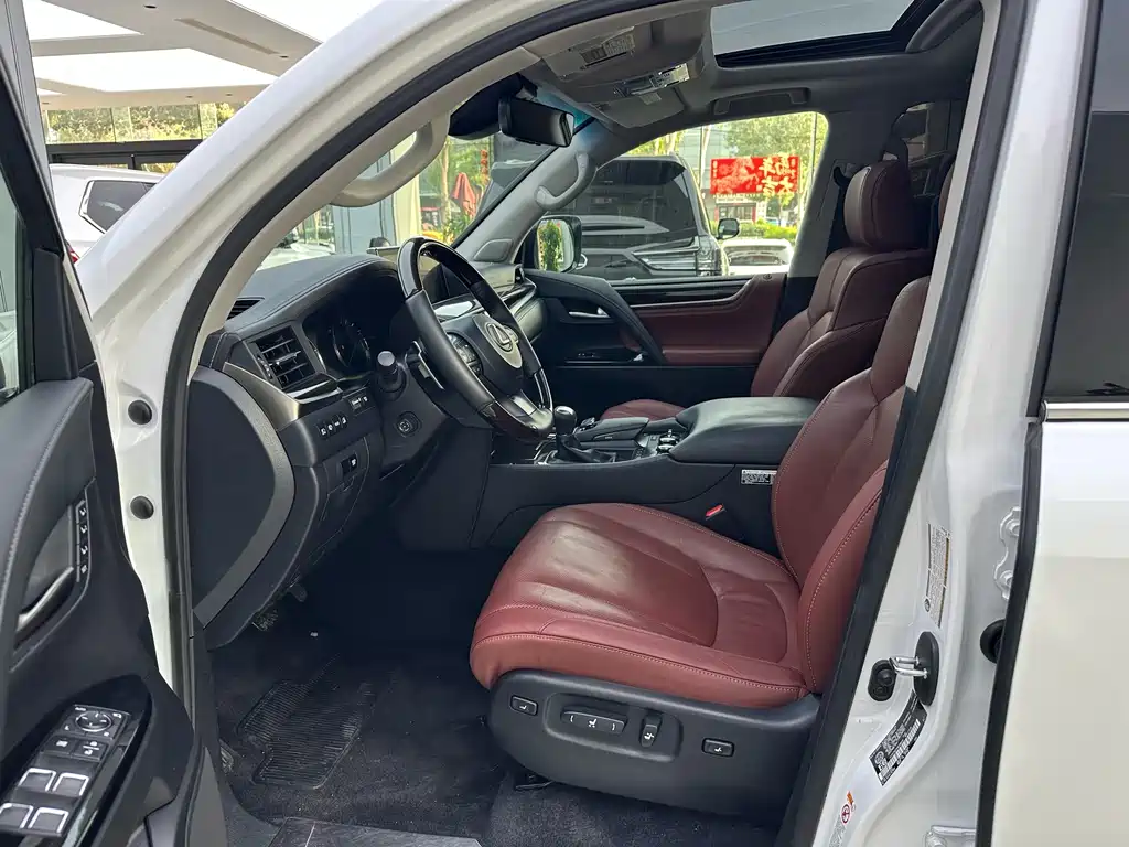 Lexus LX 570 Canada Spec