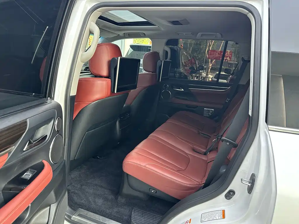 Lexus LX 570 Canada Spec
