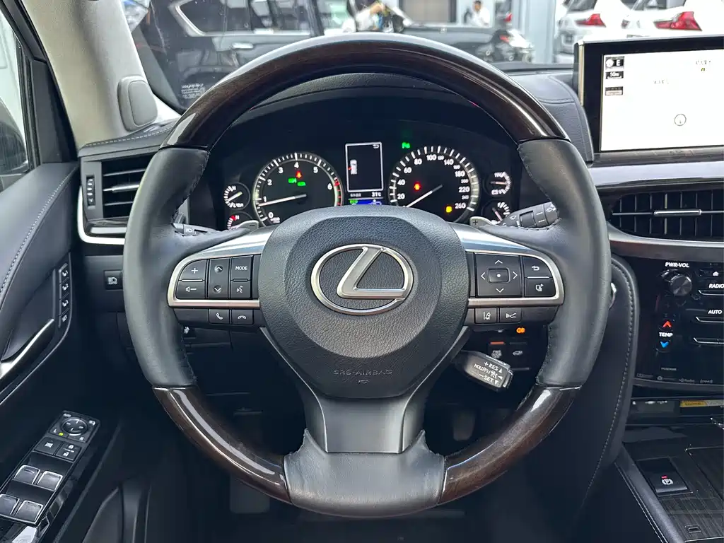 Lexus LX 570 Canada Spec