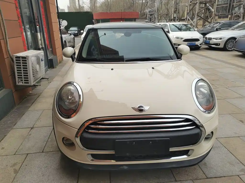 MINI 1.2 T ONE+