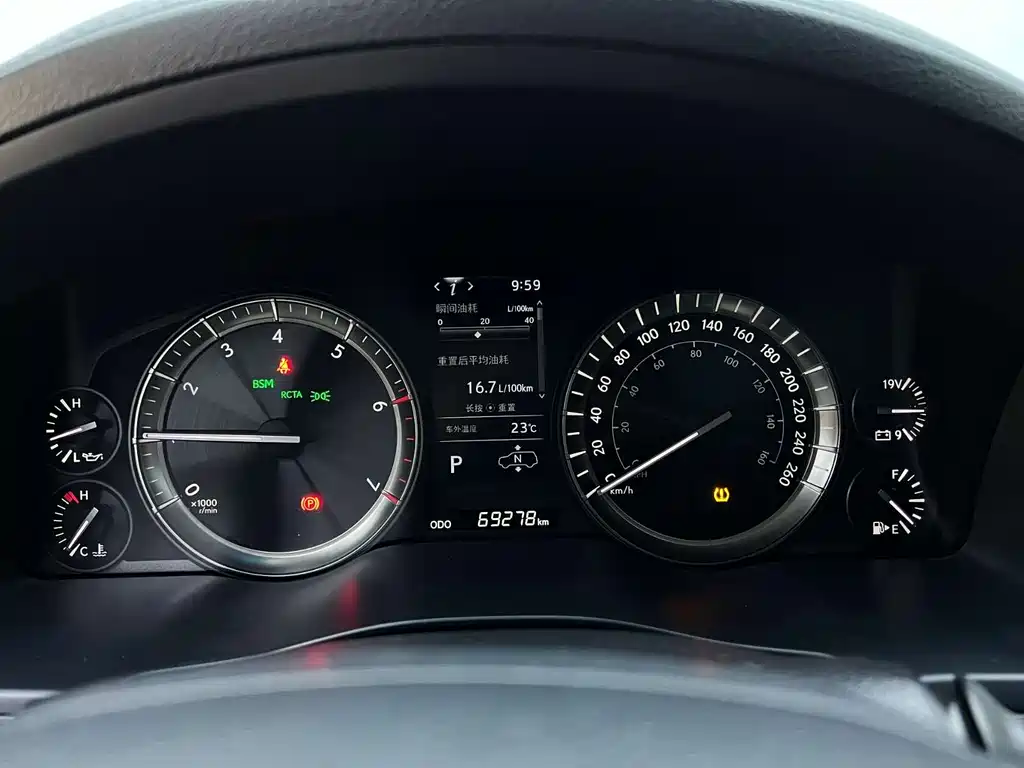 Lexus LX 570 Canada Spec