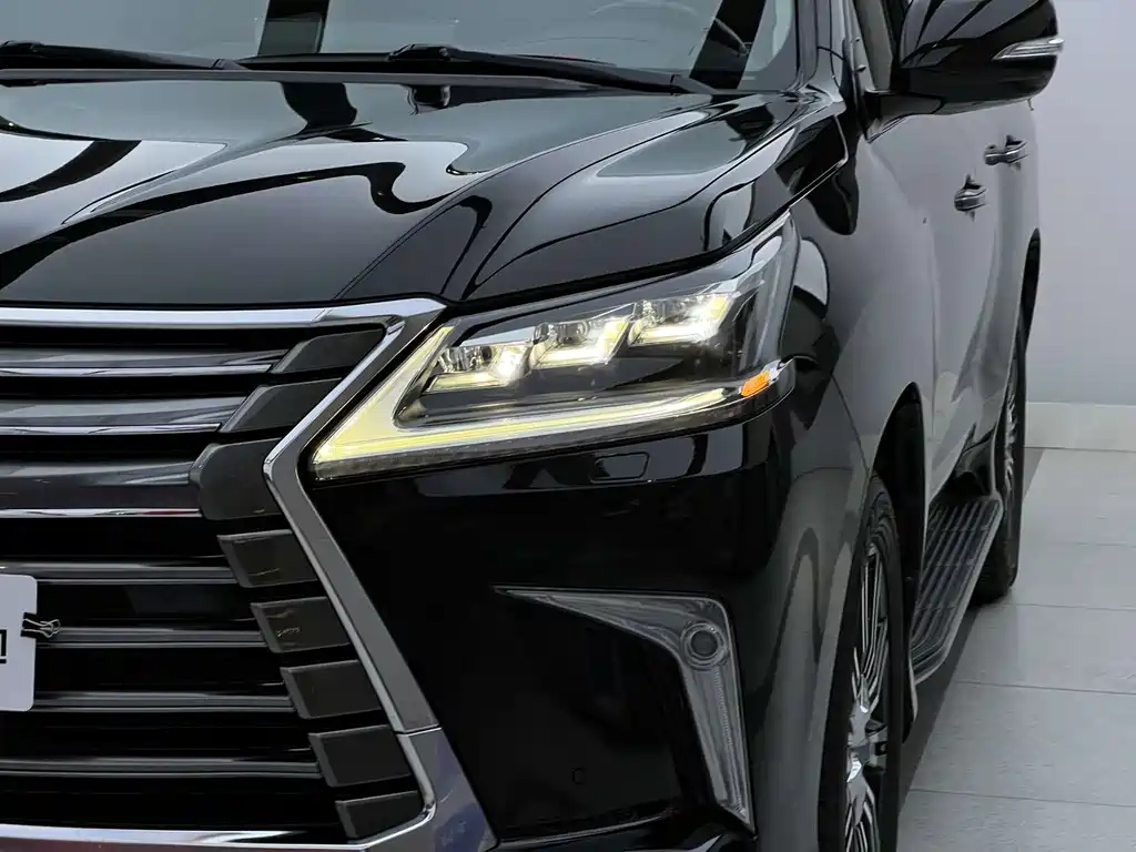 Lexus LX 570 Canada Spec