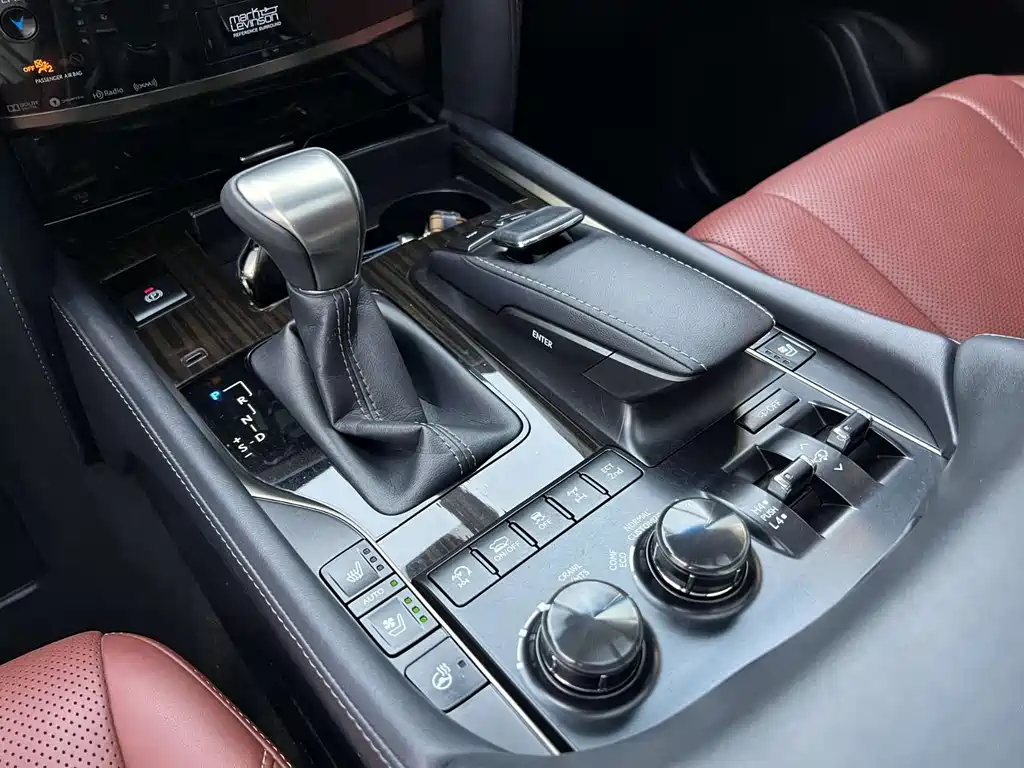 Lexus LX 570 Canada Spec