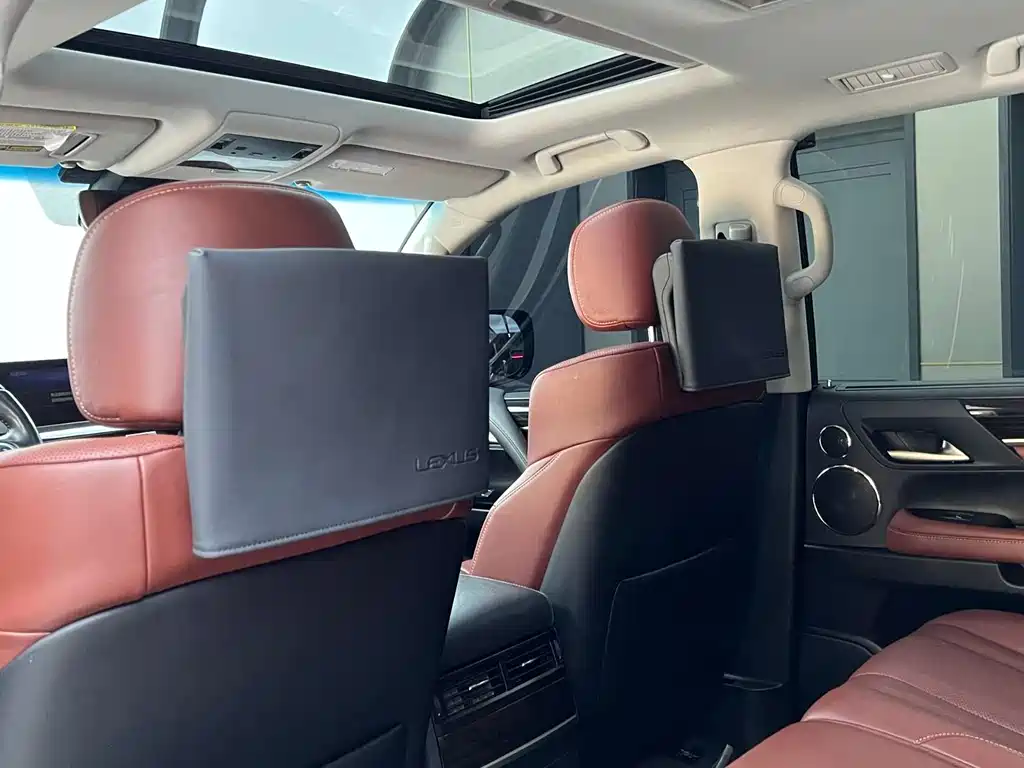 Lexus LX 570 Canada Spec