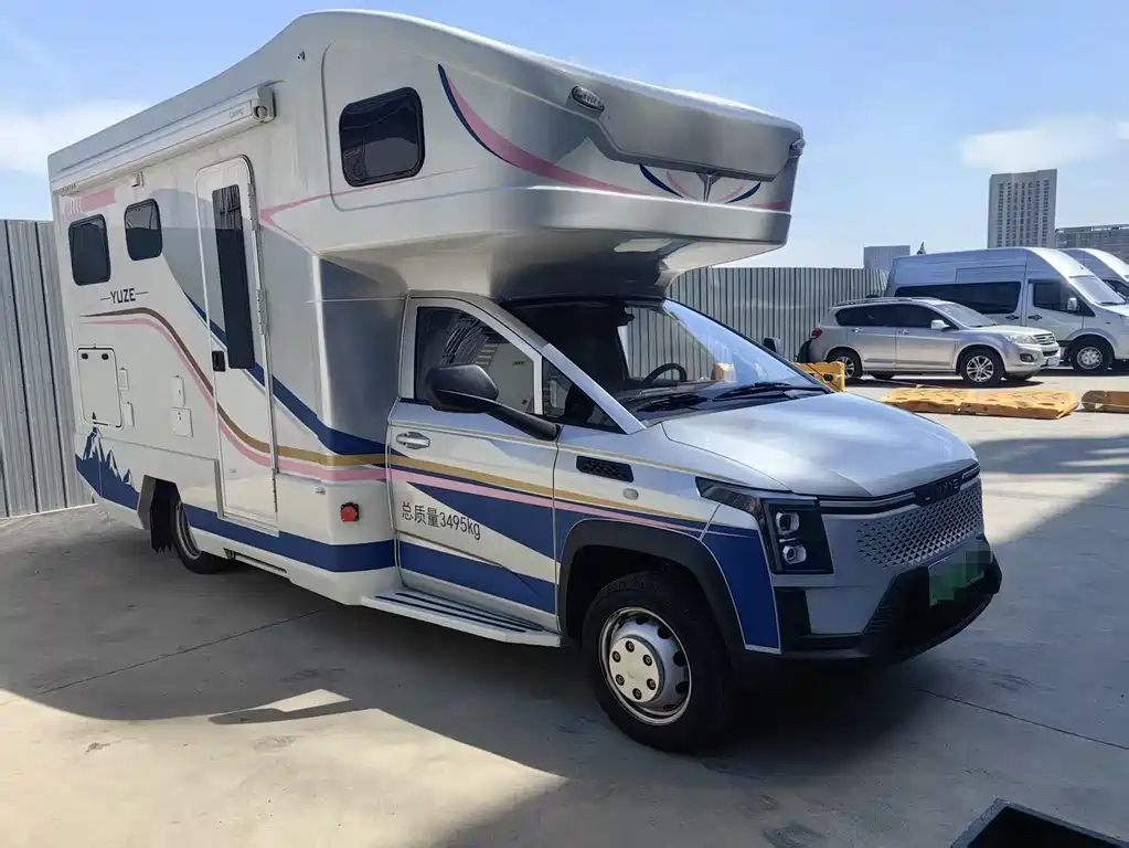 五菱荣光新卡房车 五菱荣光新卡房车 2023款 加长 双后轮 房车