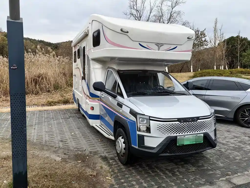 五菱荣光新卡房车 五菱荣光新卡房车 2023款 加长 双后轮 房车
