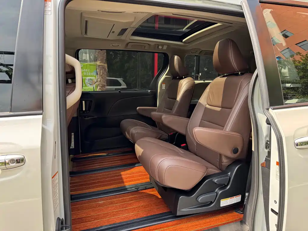SIENNA 3.5 L Canada Spec