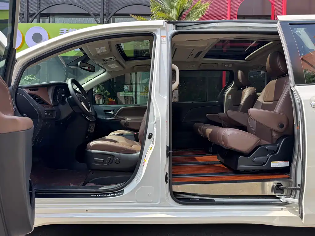 SIENNA 3.5 L Canada Spec