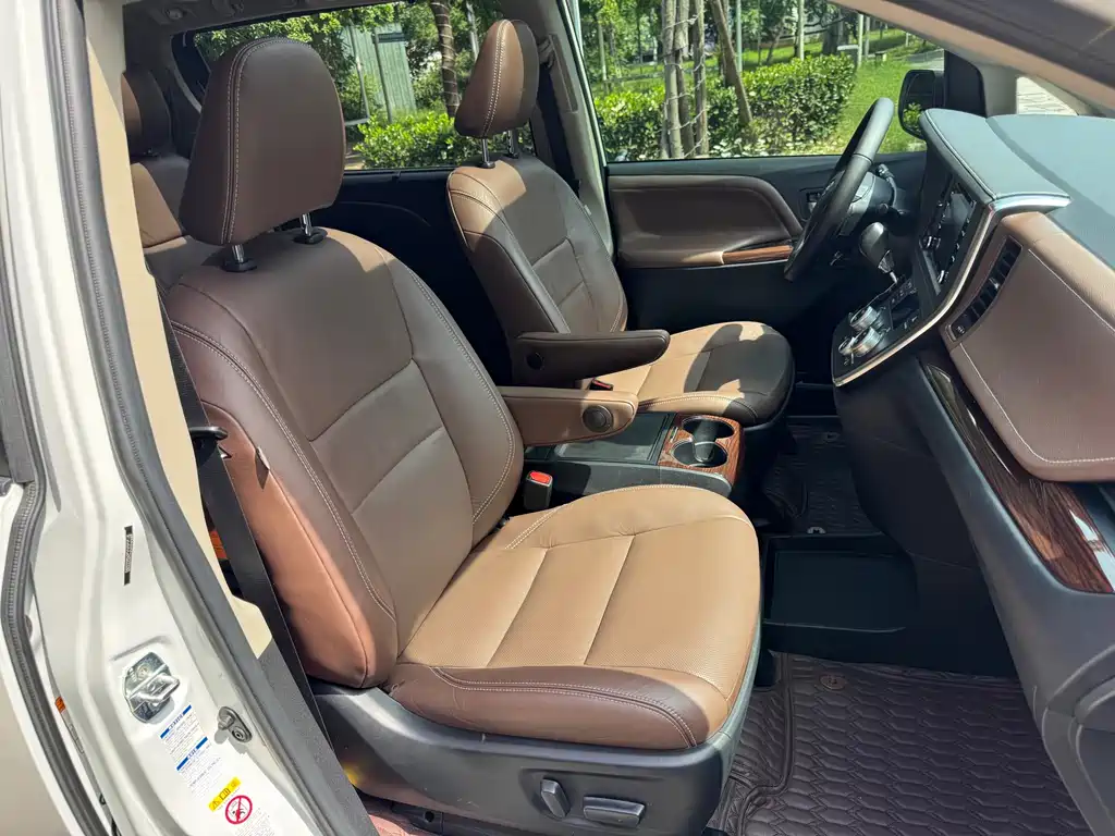 SIENNA 3.5 L Canada Spec