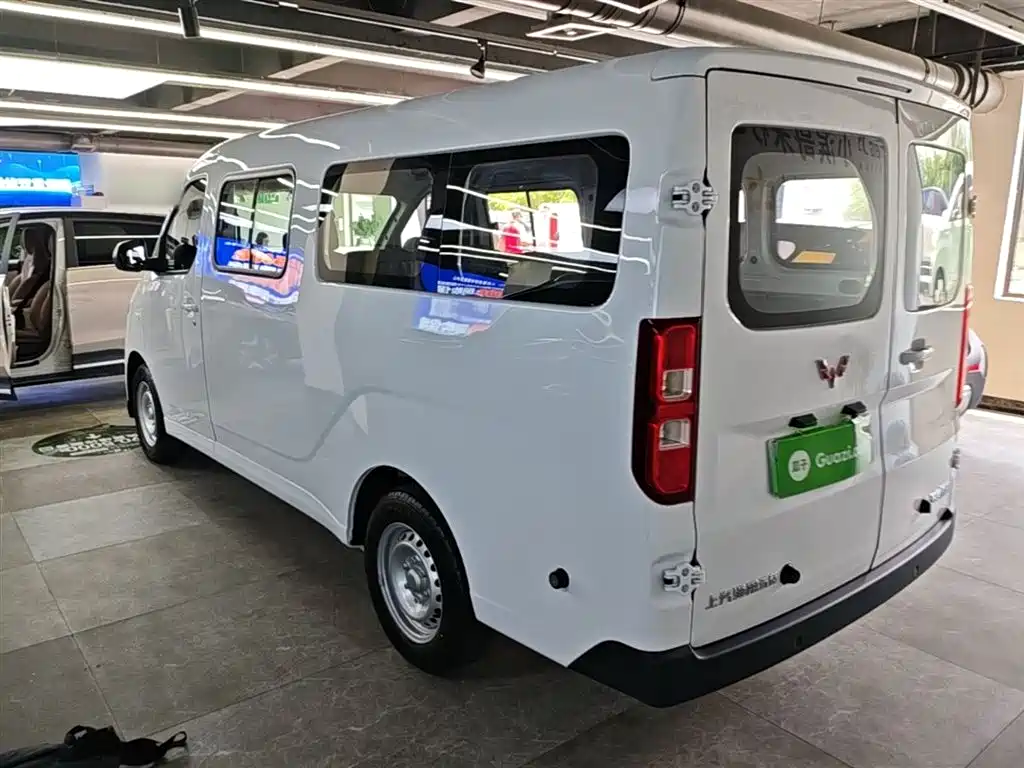 Wuling Yangguang 五菱扬光 2025款 400 km 客车版舒适型