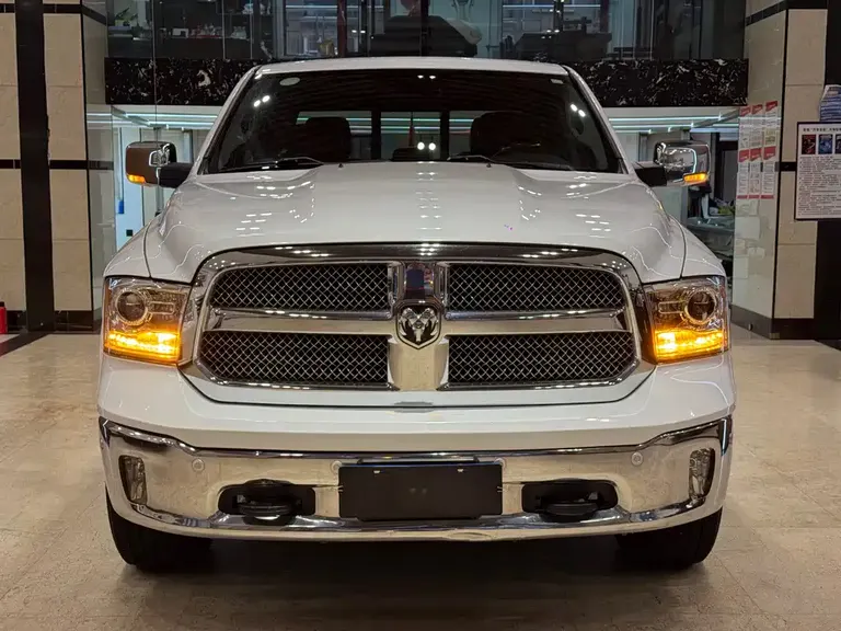RAM Trucks 5.7 L Auto