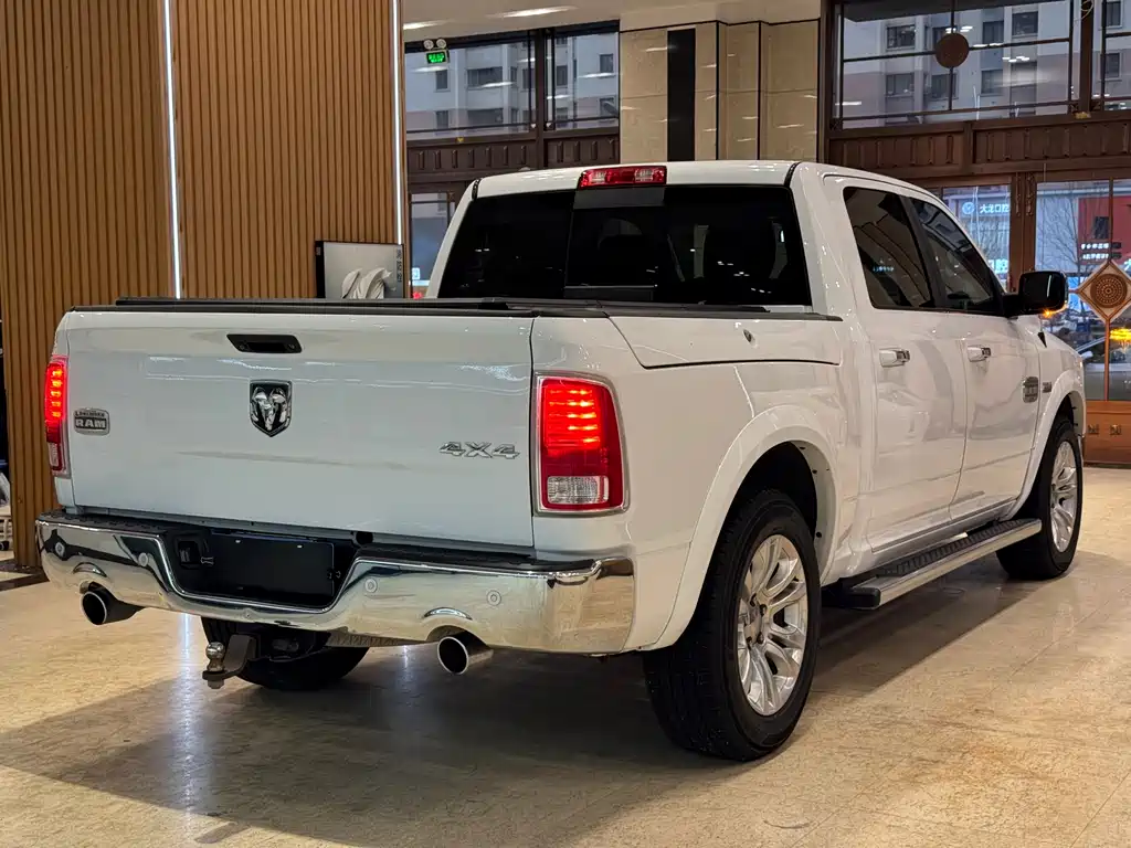 RAM Trucks 5.7 L Auto